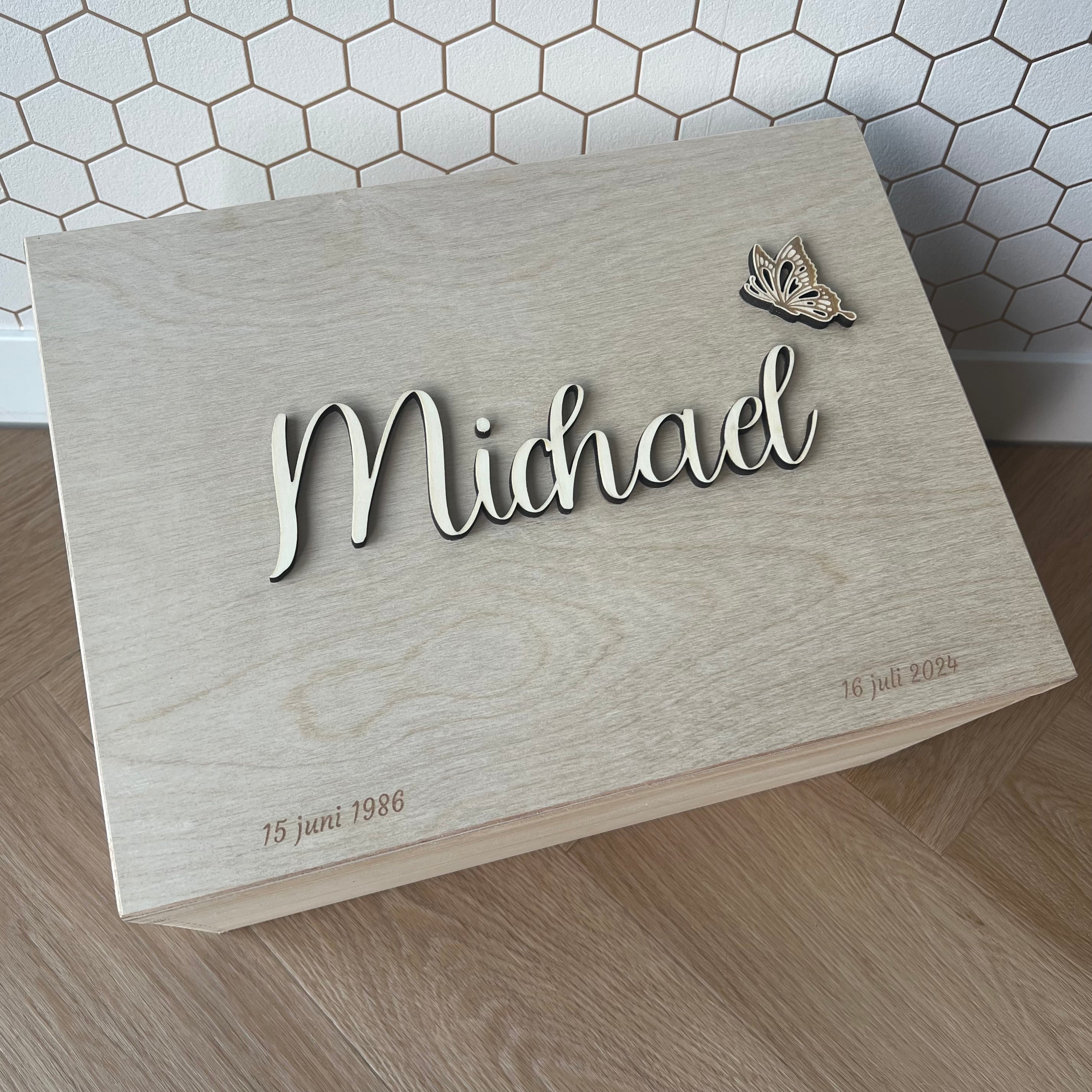 Memorybox met naam en vlinder