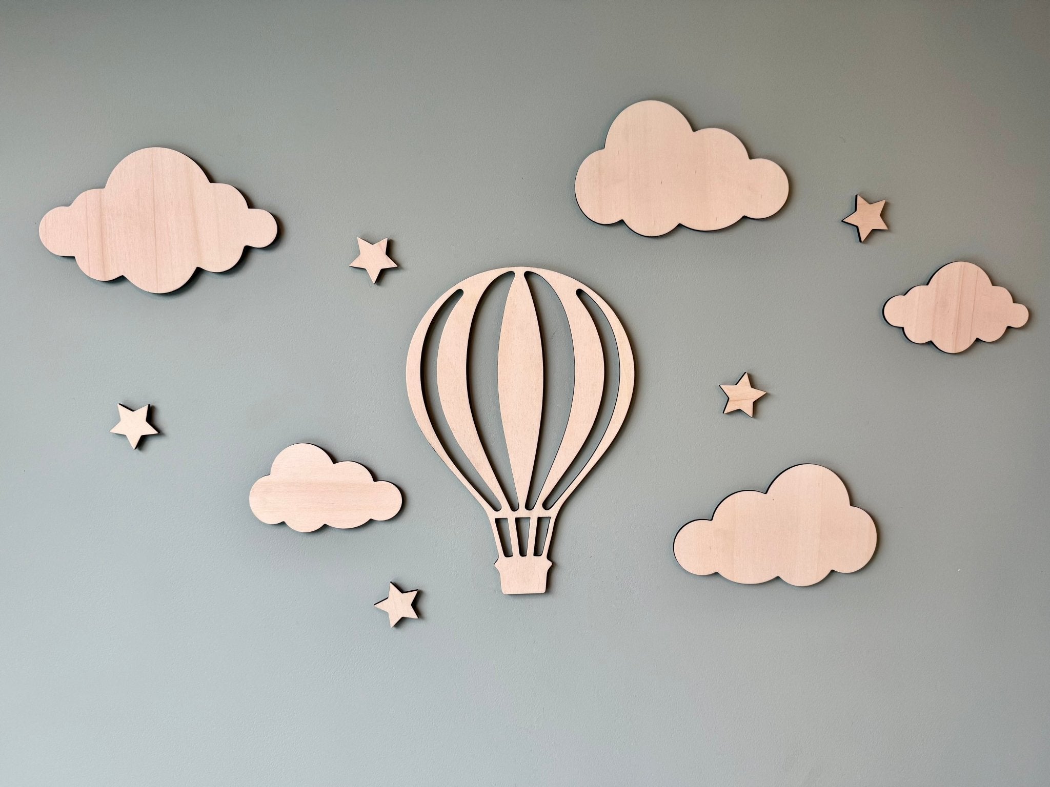 Muurdecoratie luchtballon met wolken en sterren - Leuk en Mooi