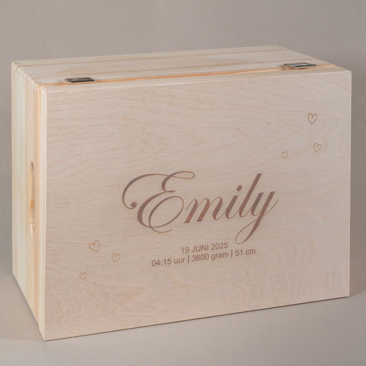 Memorybox hartjes met naam, geboorte, bewaren, kraamcadeau, gepersonaliseerd.