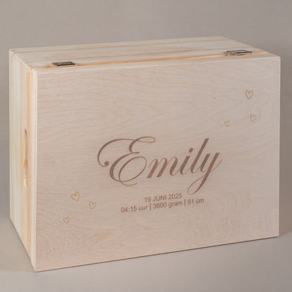 Memorybox hartjes met naam, geboorte, bewaren, kraamcadeau, gepersonaliseerd.