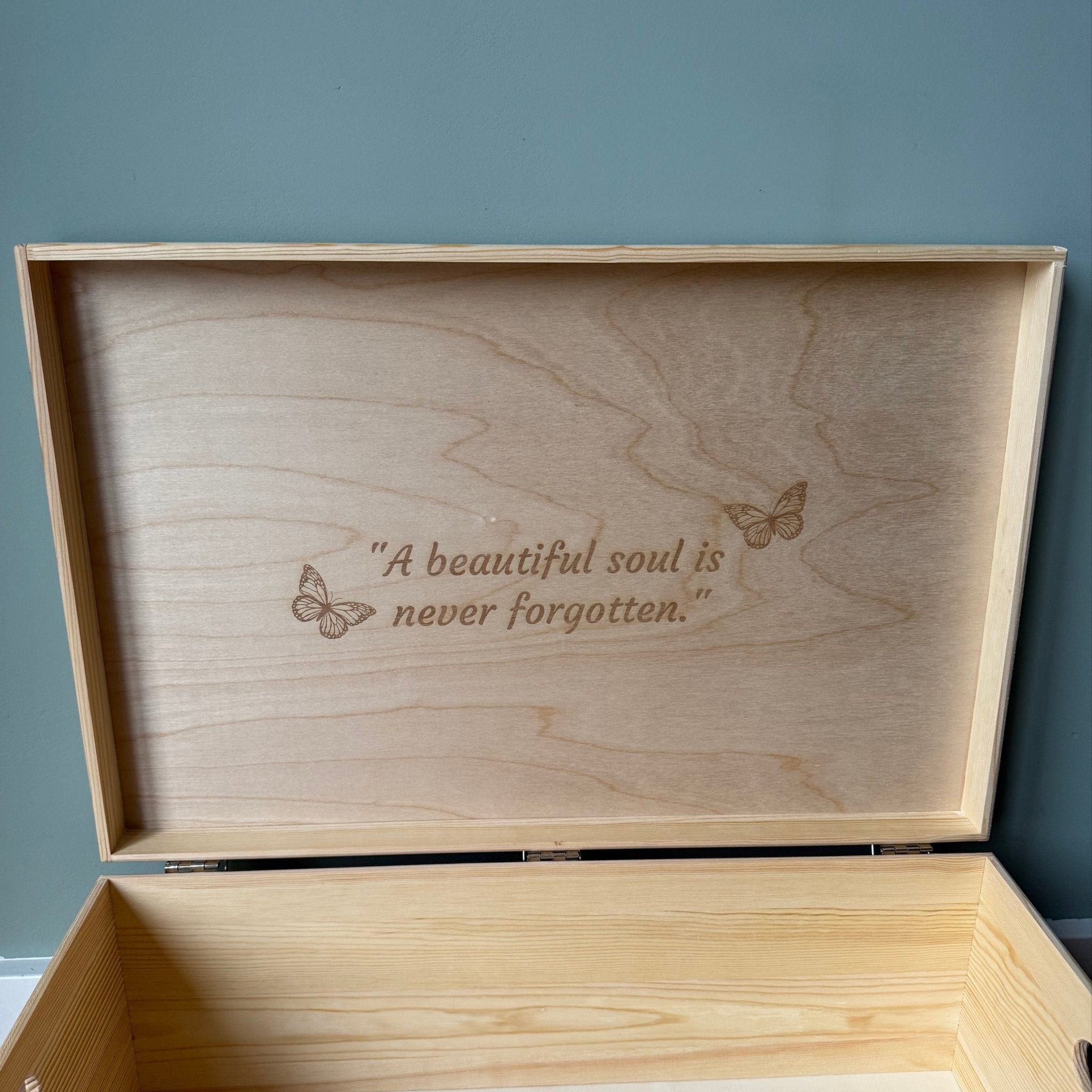 Memorybox met naam en vlinder 3D - Leuk en Mooi
